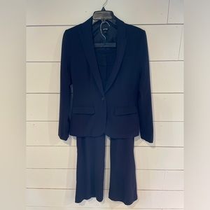 Women’s Apt 9 Navy Dress Suit - Jacket Size 6 - Pants Size 4